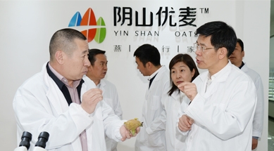 內蒙古自治區(qū)政府副主席黃志強考察、調研我公司